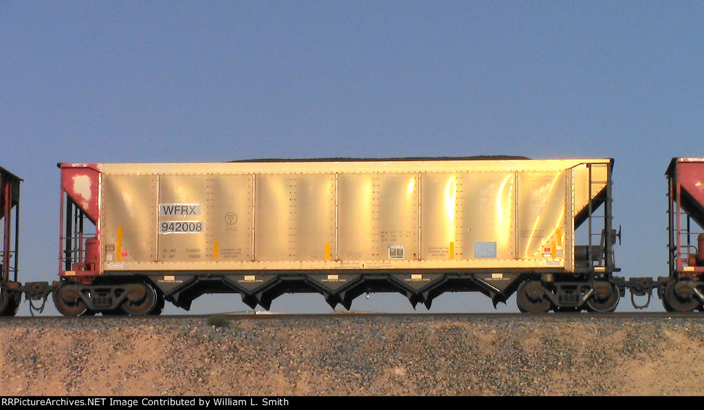 WB Unit Loaded Hooper Frt at Erie NV W-Pshr -36